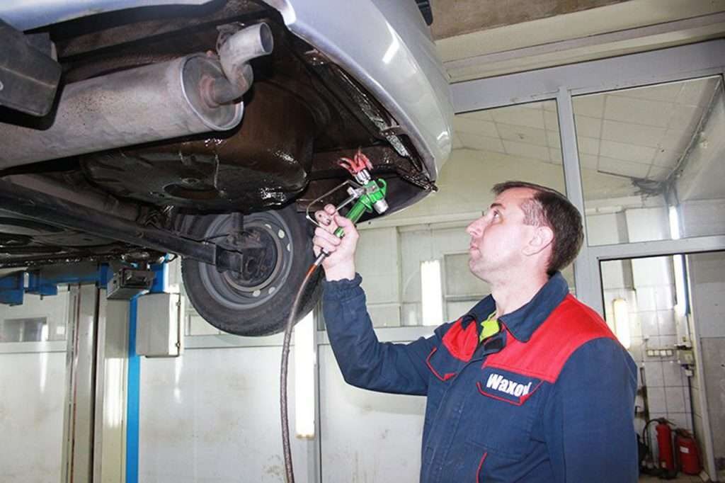 Обработка днища автомобиля