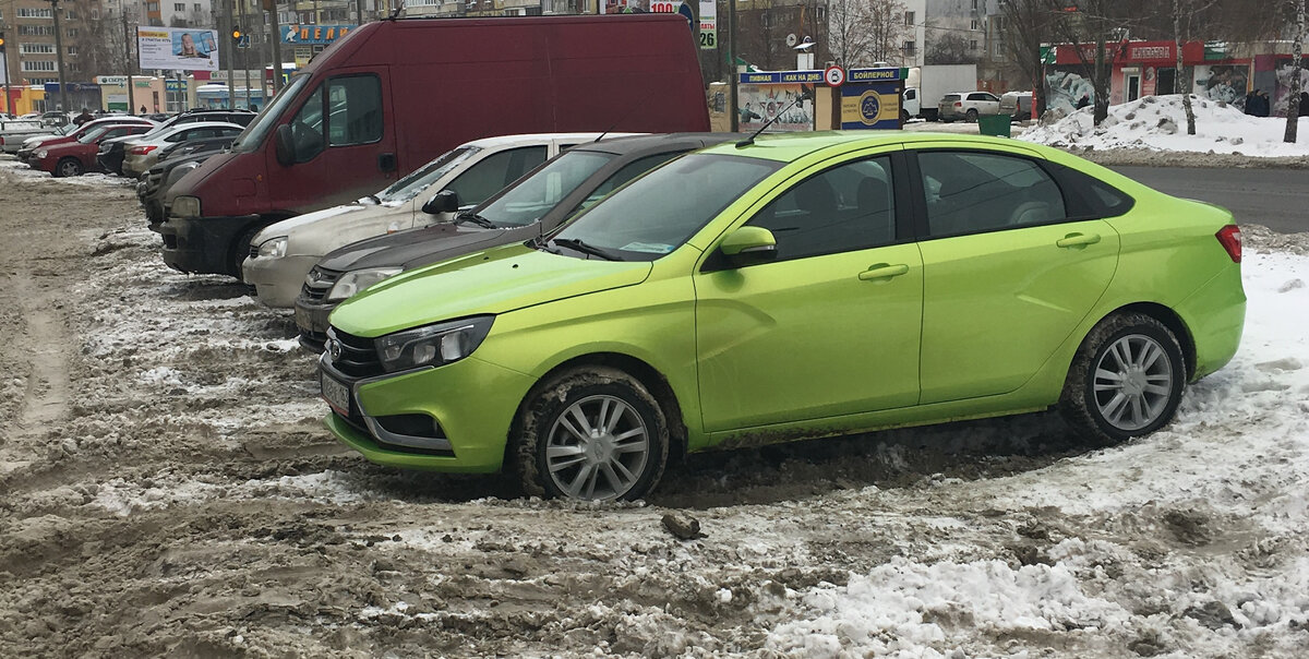 Лада Веста в кислотно зелёном цвете