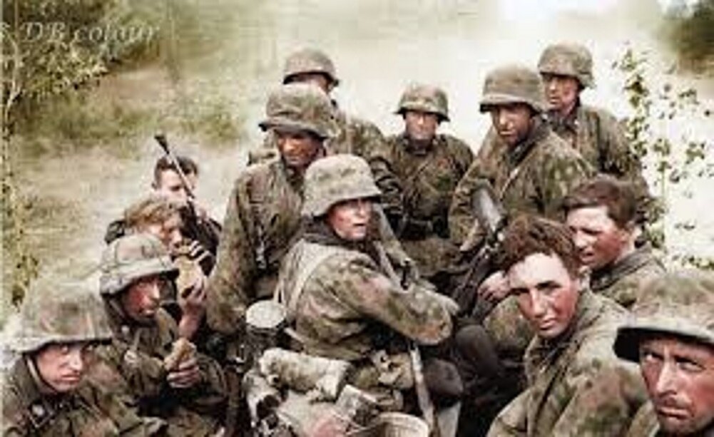 Солдаты 3-й дивизии СС «Мёртвая голова»