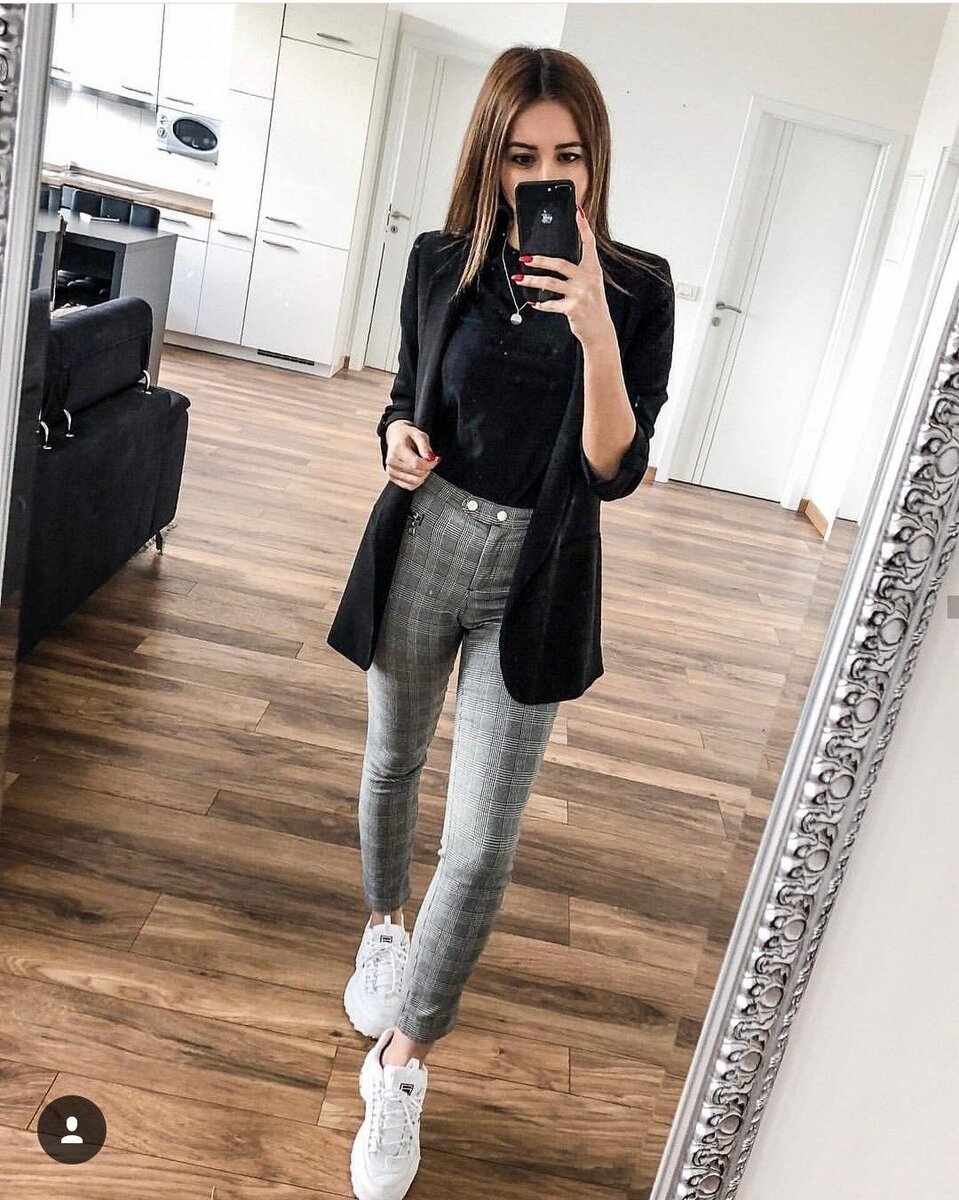 Гармоничный образ🌺 а если заменить кроссовки на лодочки, оксфорды, монки, лоферы то получится в поле себе классический лук❤️