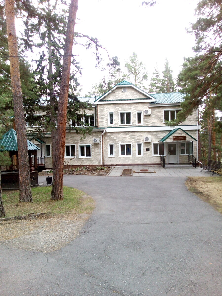 Корпус поликлиники. Санаторий чемал.