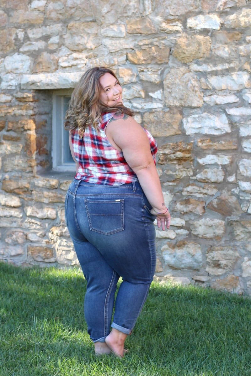 источник https://fatgirlflow.com/review-plus-size-jeans-from-the-new-melissa-mccarthy-line-at-hsn/