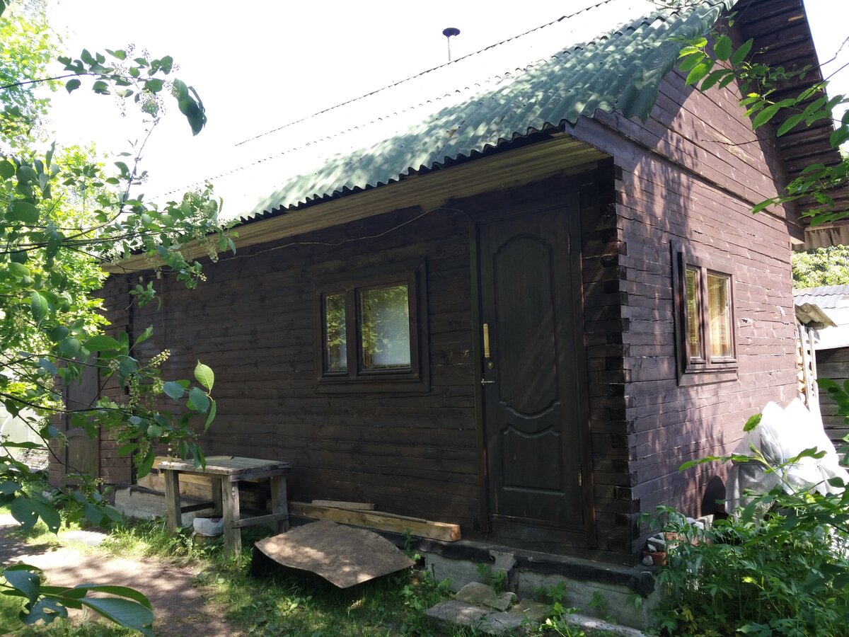 На вид этой бане лет пятьдесят)...