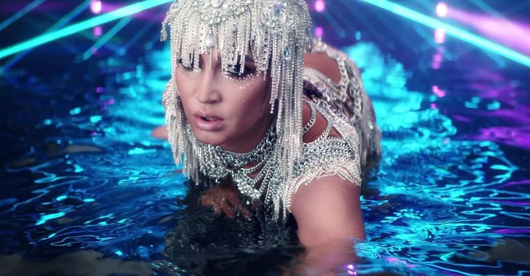 Кадр из клипа Ольги Бузовой "Водица". 