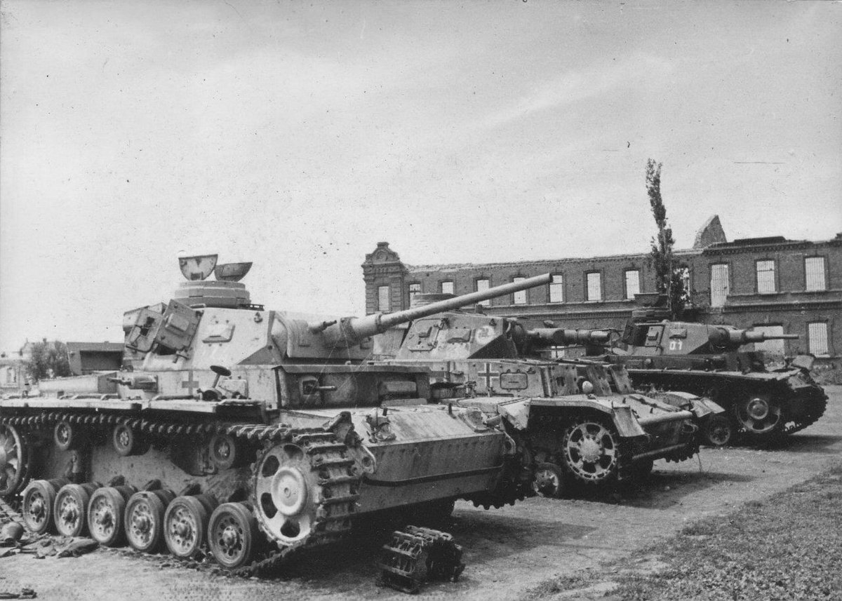 Выставка захваченных немецких танков под Сталинградом. 1944-й год.