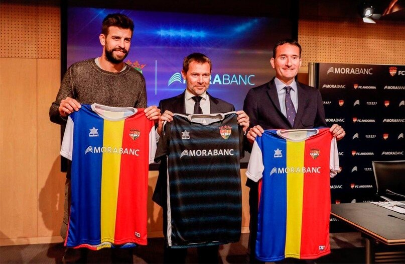 Пике во время официальной презентации покупки ФК Андорра