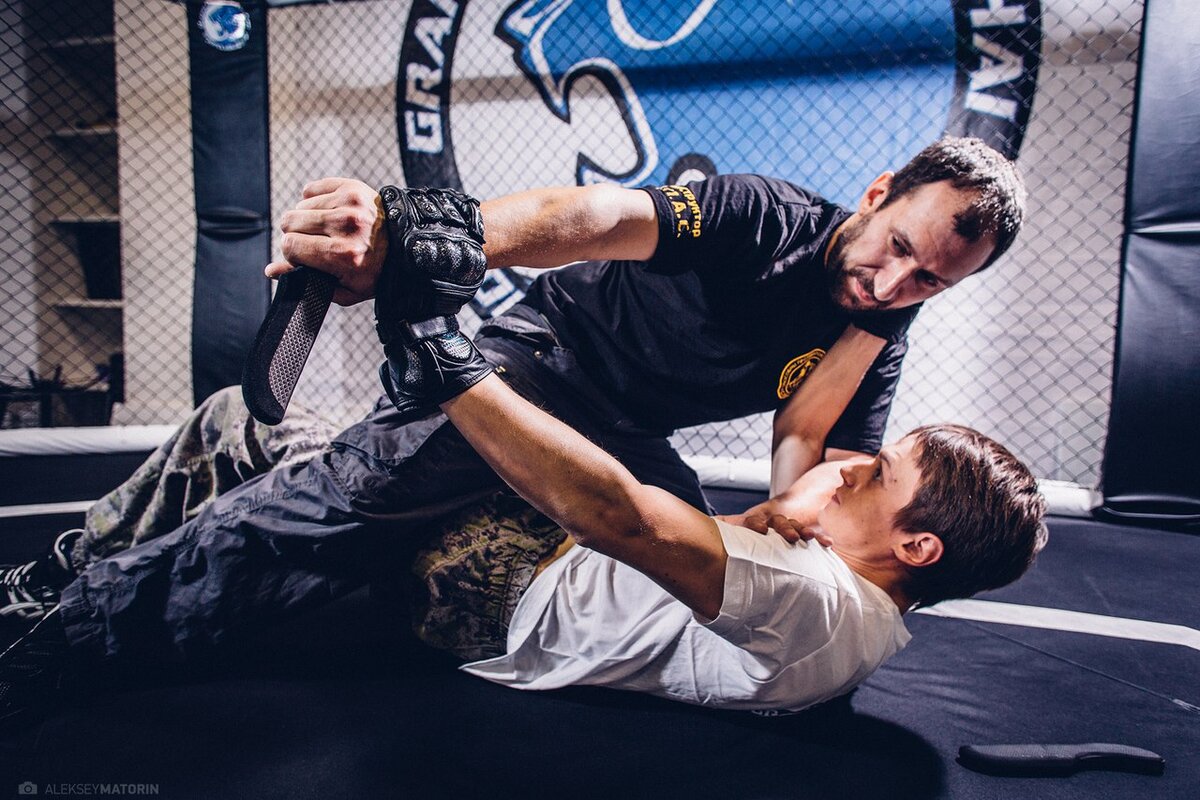 Fight sports arts. Воюшин Константин спарринги. Ножевой бокс. У каждого свой бой.