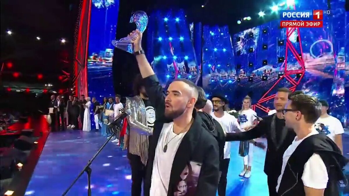 Группа "Давинчи" получает приз