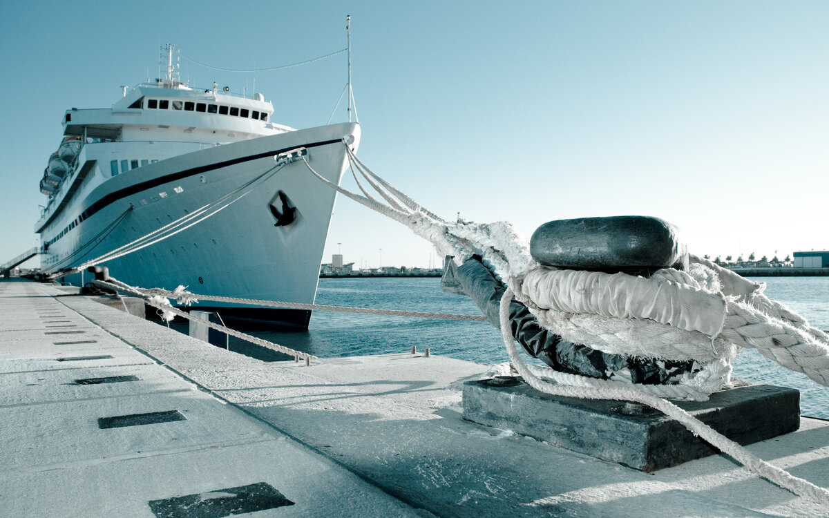 Швартовые и судно. Фото с сайта nastol.com.ua