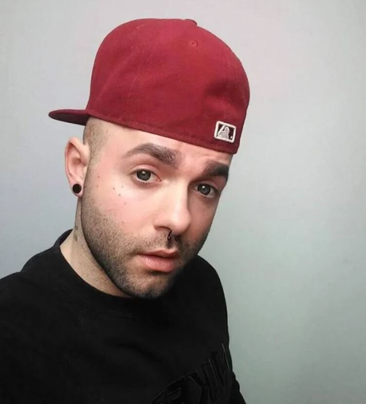 Фото Адама до болезни