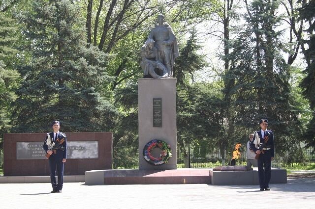 Тот самый Вечный огонь в Изобильном до того, как его осквернили © / Администрация Изобильненского городского округа