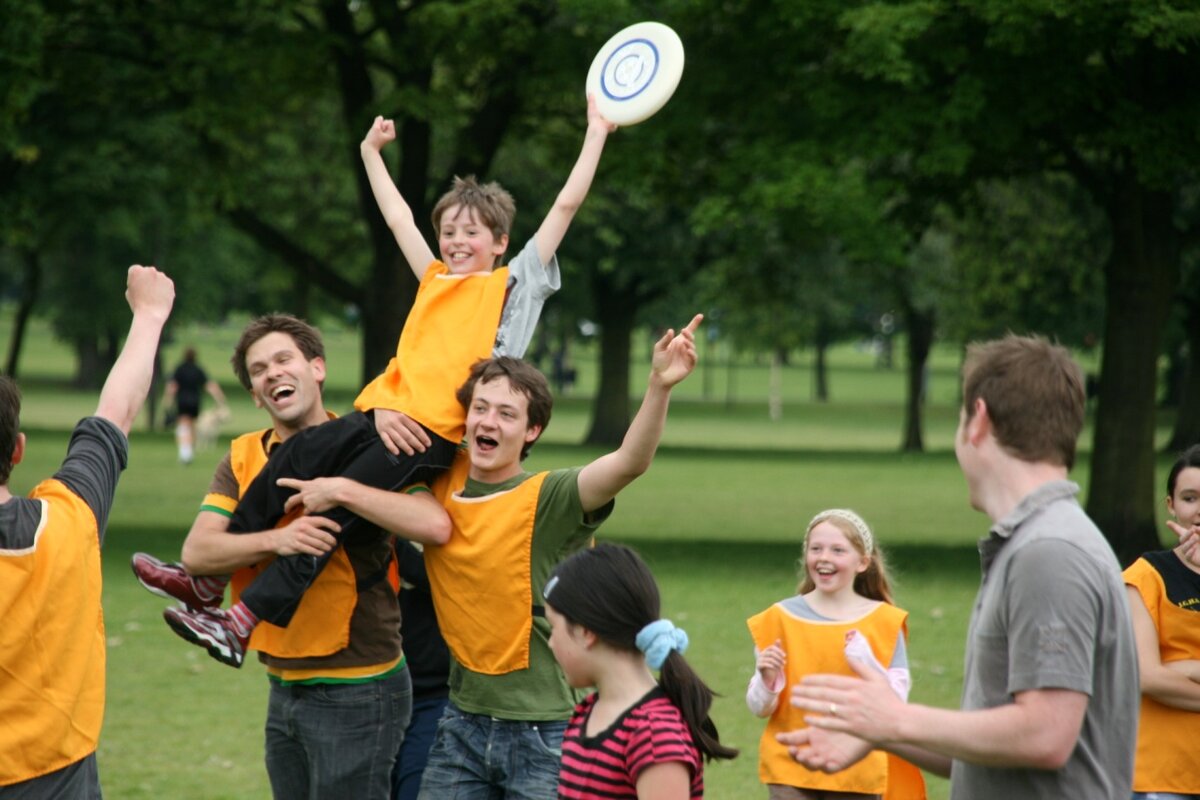 Картинка взята на просторах интернета. А могли бы тоже так бегать и улыбаться)))