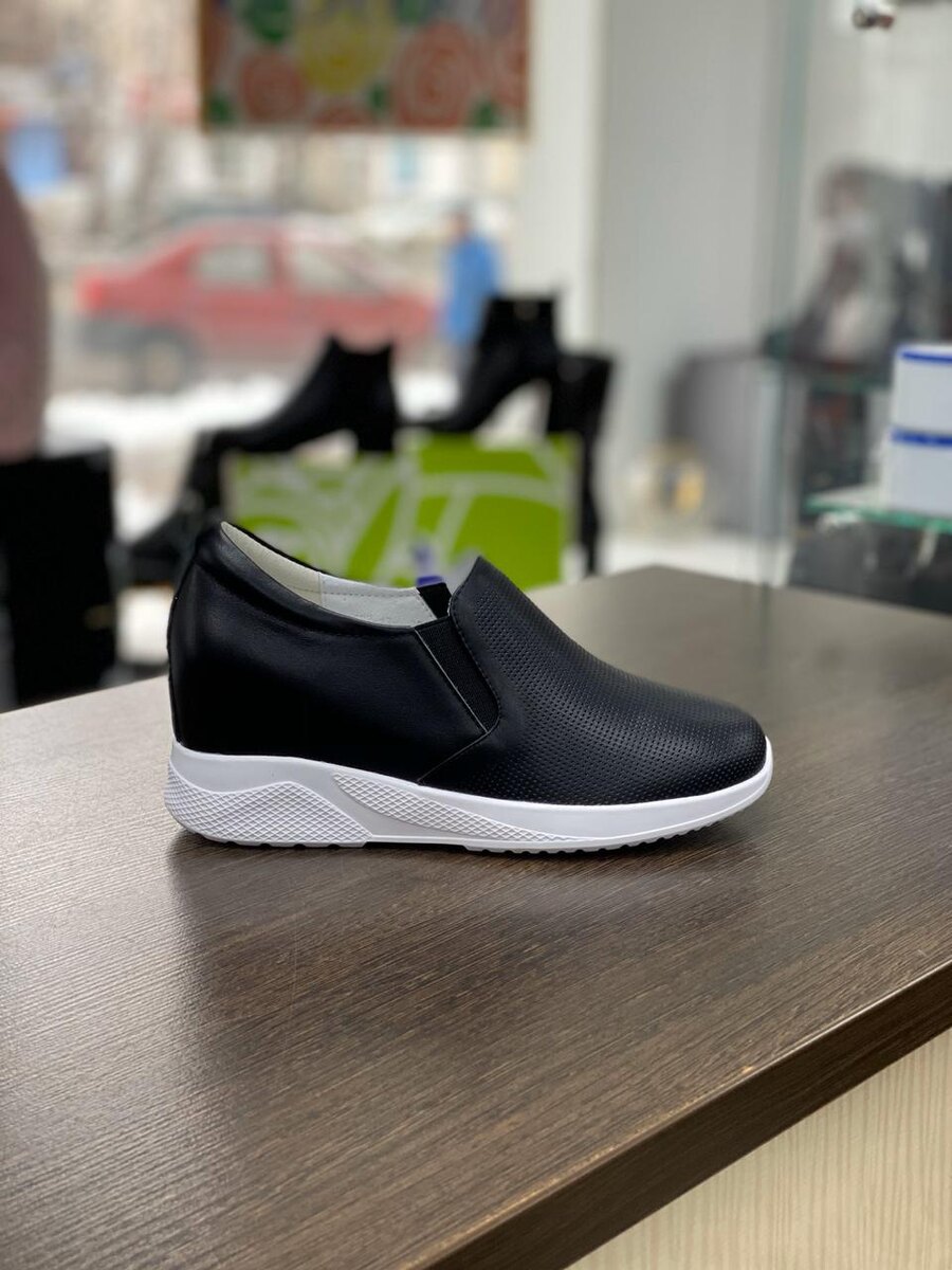 Размер: 35-38. Натуральная кожа. Цвет черный. Цена:5200₽.