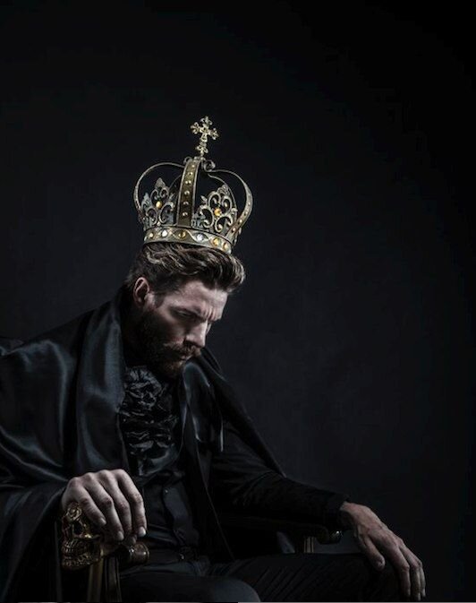 ...когда корона сильно жмёт, она слетает. Это ничто иное, как физический закон Гука...