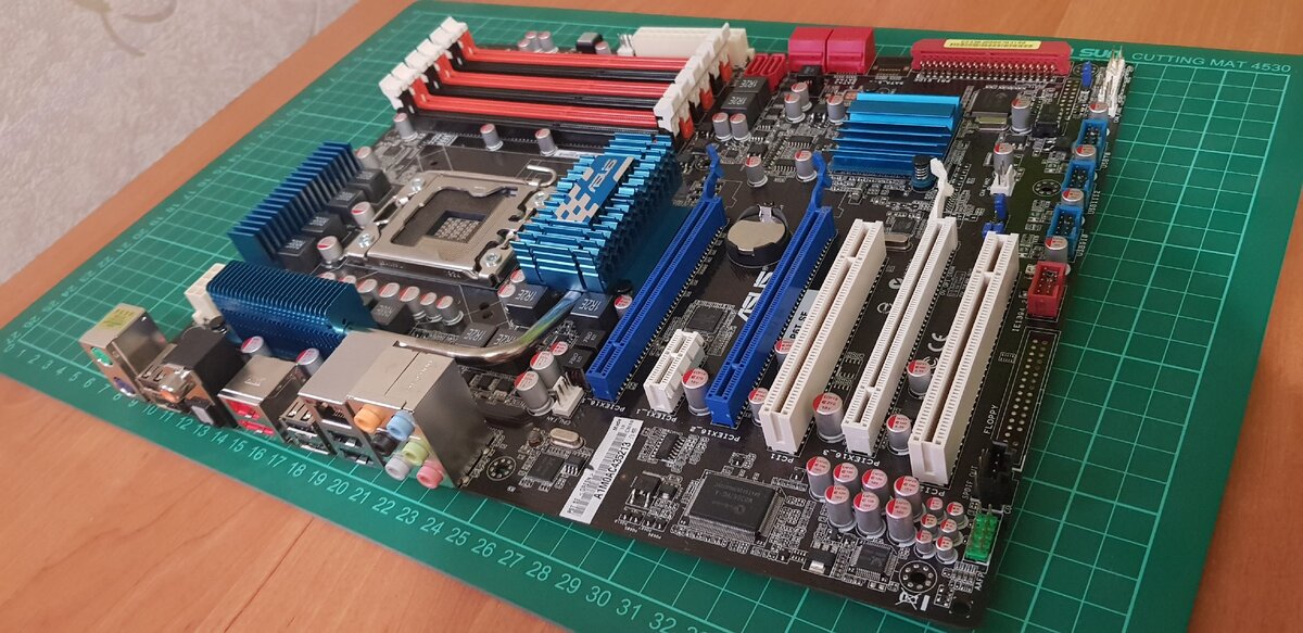 Материнская карта ASUS P6T SE