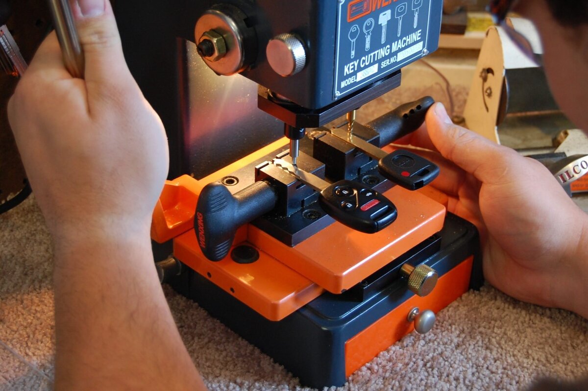 Один из примеров малого бизнеса, изготовление ключей