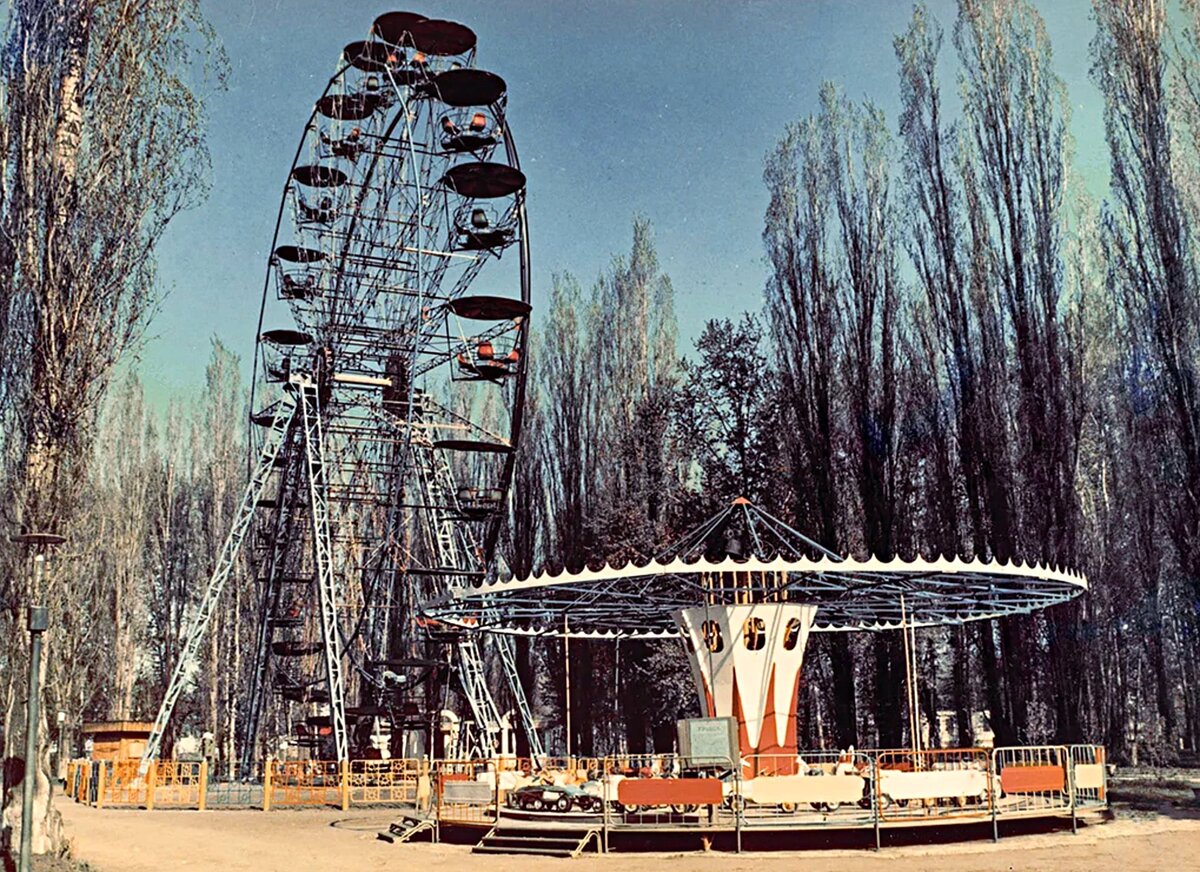 Отдых старый. Парк культуры Алексеевка. Алексеевка парк аттракционов. Парк аттракционов в Алексеевке Белгородской области. Центральный парк Алексеевка.