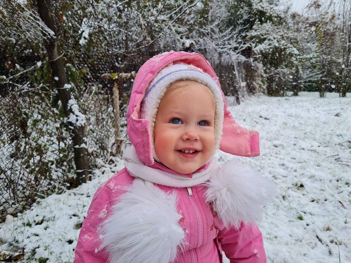 Это снимок, сделанный на основной модуль передней камеры в пасмурный день