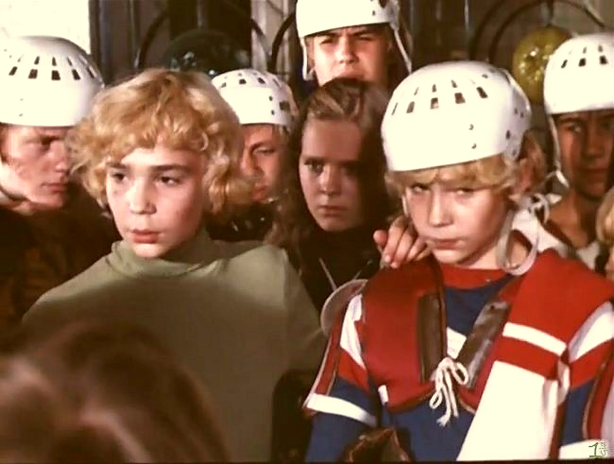 Кадр из фильма "Приключения Электроника"