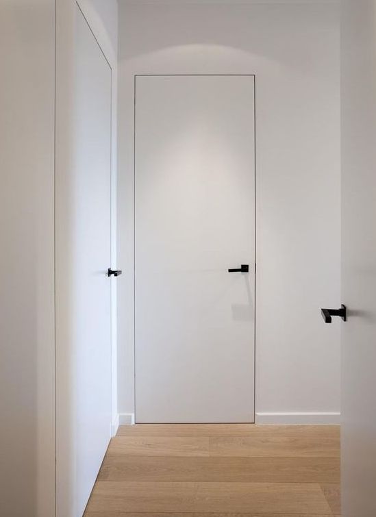 Пример интерьера с применением скрытых дверей 