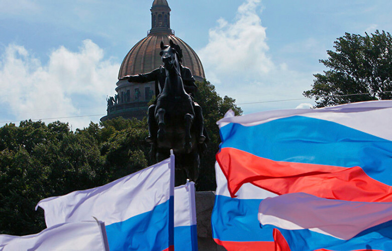 Флаги россии в спб. Санкт-Петербург флаг России. День флага России. День России Санкт-Петербург. С днем России фото.