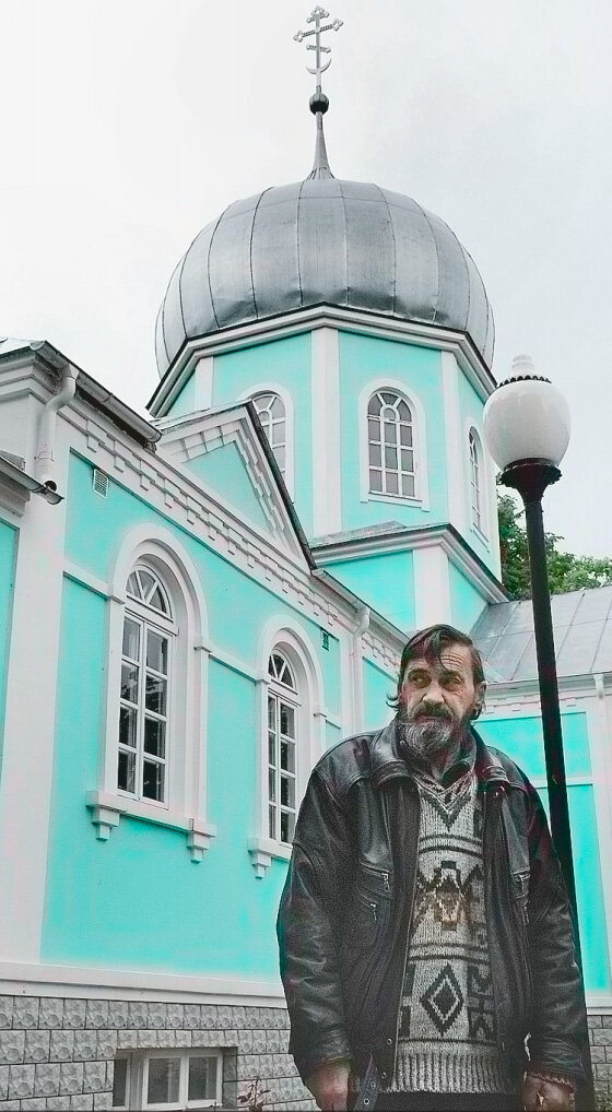 Бывший бомж говорит, что в монастыре чувствует себя как в раю после 6 лет адской жизни. Фото Олеси ПОЛЯКОВОЙ