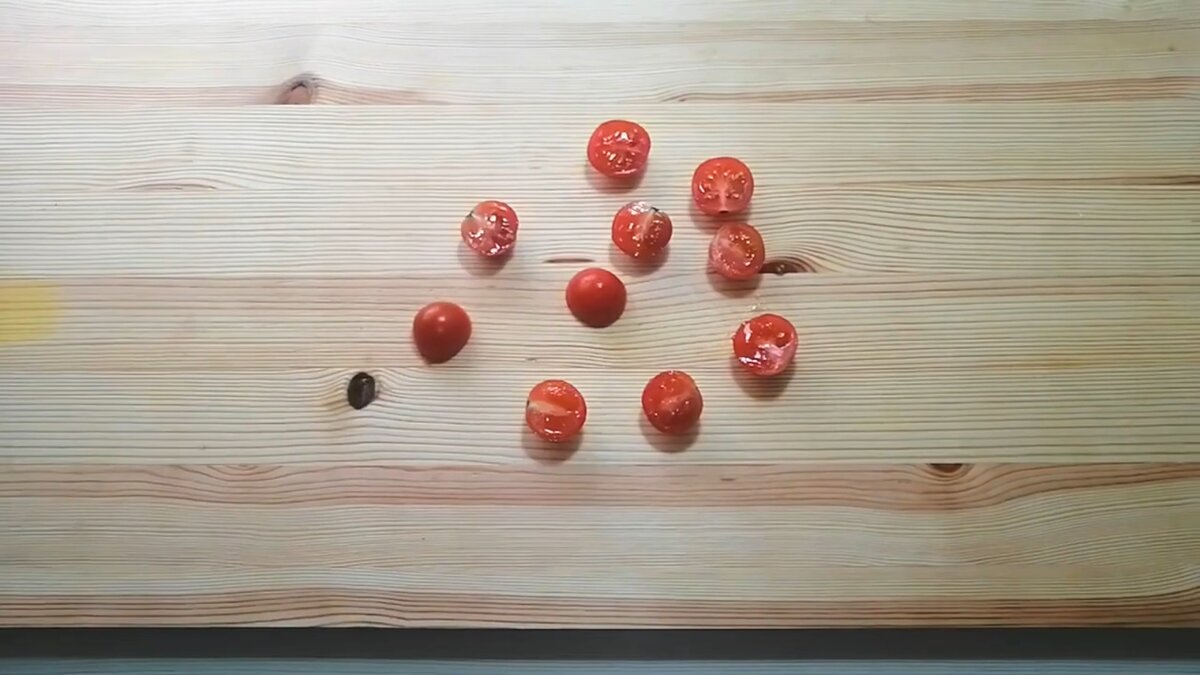 Взял черри, т.к. готовил зимой и хороших томатов в магазине не найти