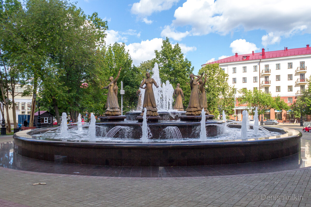 Фонтан 7 девушек в уфе легенда. Фонтан семь девушек в уфе. Фонтан 7 сестер уфа. Фонтан семь девиц в уфе. Фонтан семь девушек.