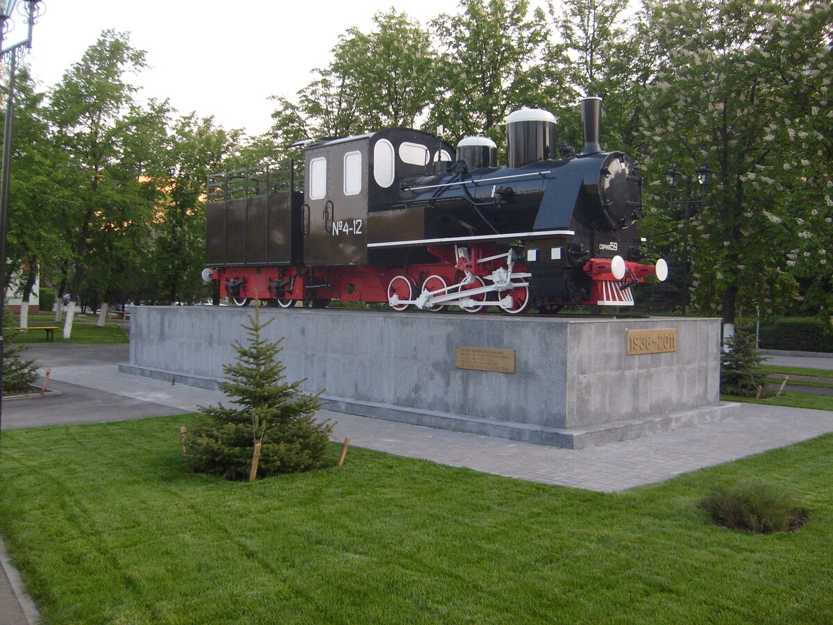 Памятник напротив НЭВЗа