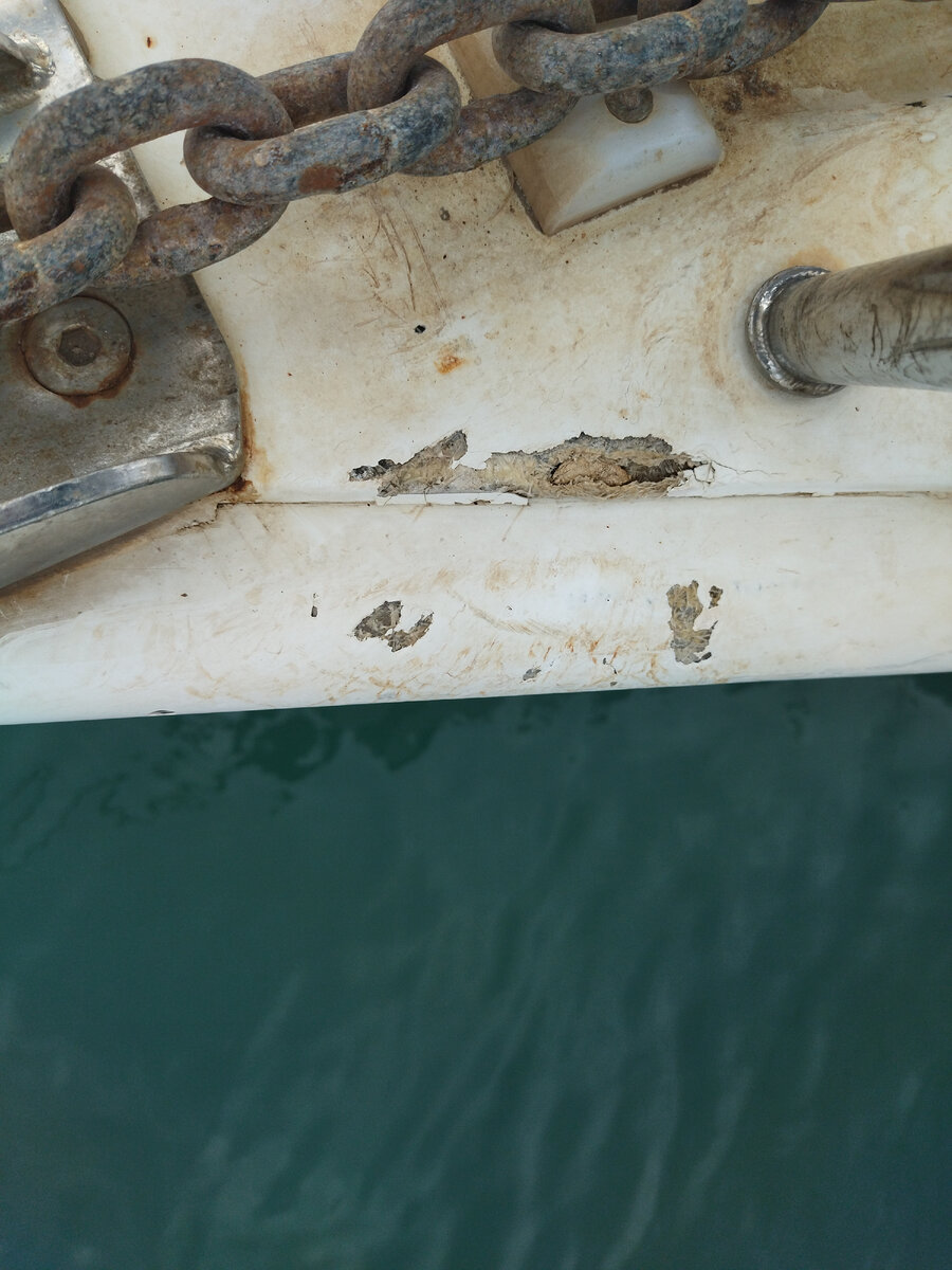 Палуба протерта якорной цепью