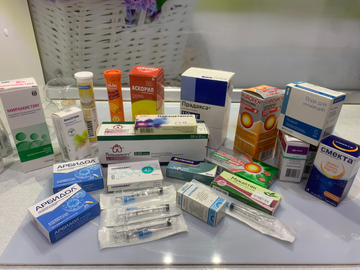 И это всего лишь часть лекарств, которые мы глотали горстями