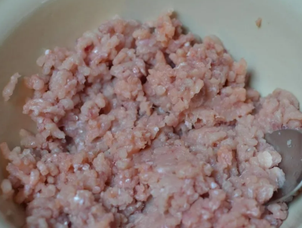 Пропускаем через мясорубку. Фарш рыбный. Рыбный фарш для котлет. Рыба через мясорубку. Филе рыбы через мясорубку.