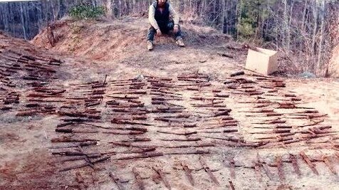 Откопали самый большой клад оружия гражданской войны