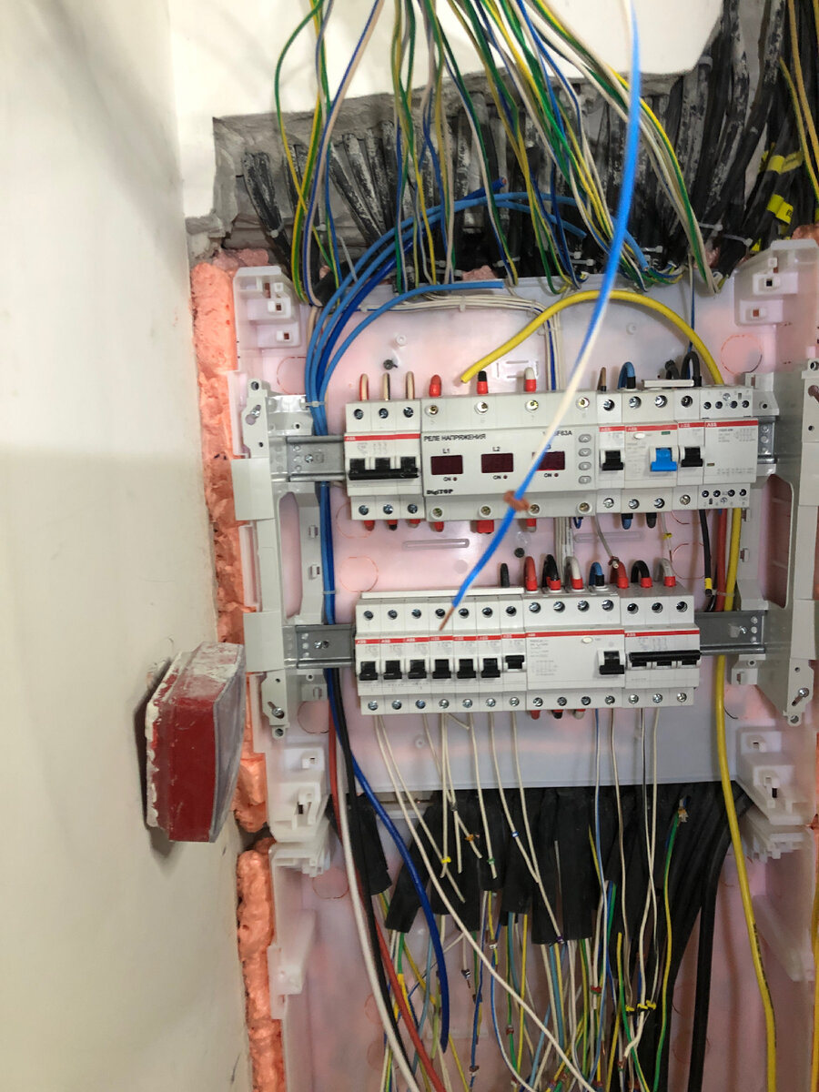 Опытный электрик убежал бы в ужасе, увидев такое…То,что скрыто... Часть ...