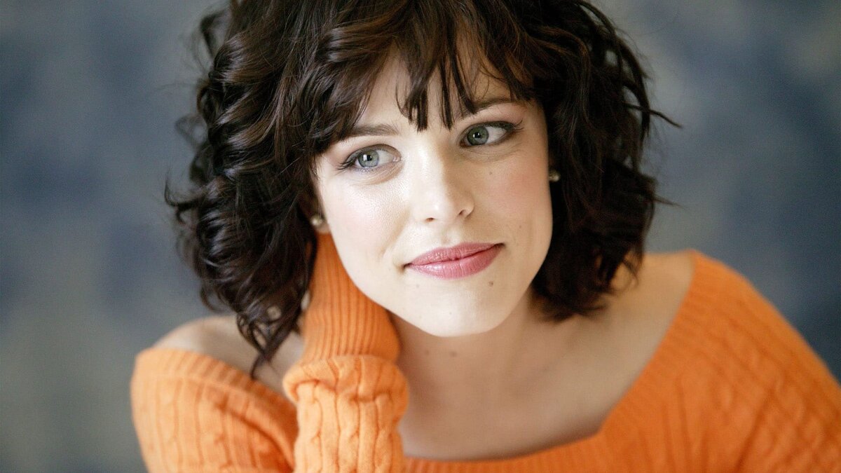 Женщина около сорока оказывается перед выбором, оставаться одной или посмотреть на мужчин постарше?