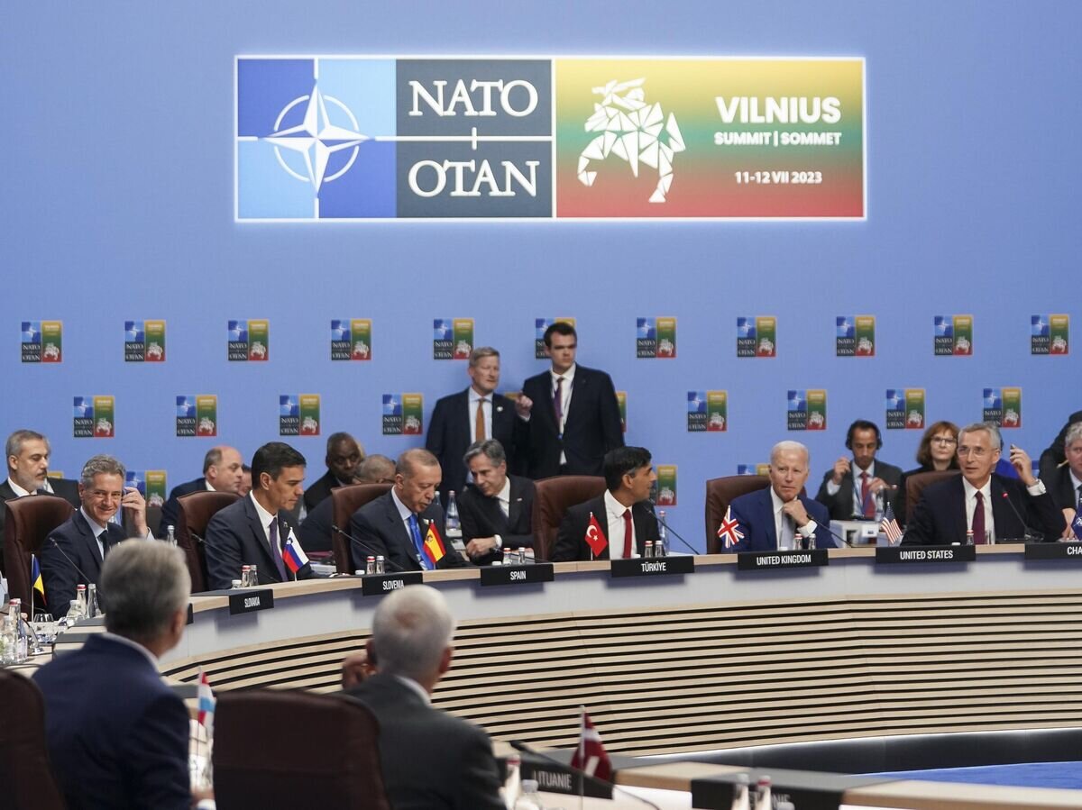    Саммит лидеров стран НАТО в Вильнюсе© AP Photo / Kevin Lamarque