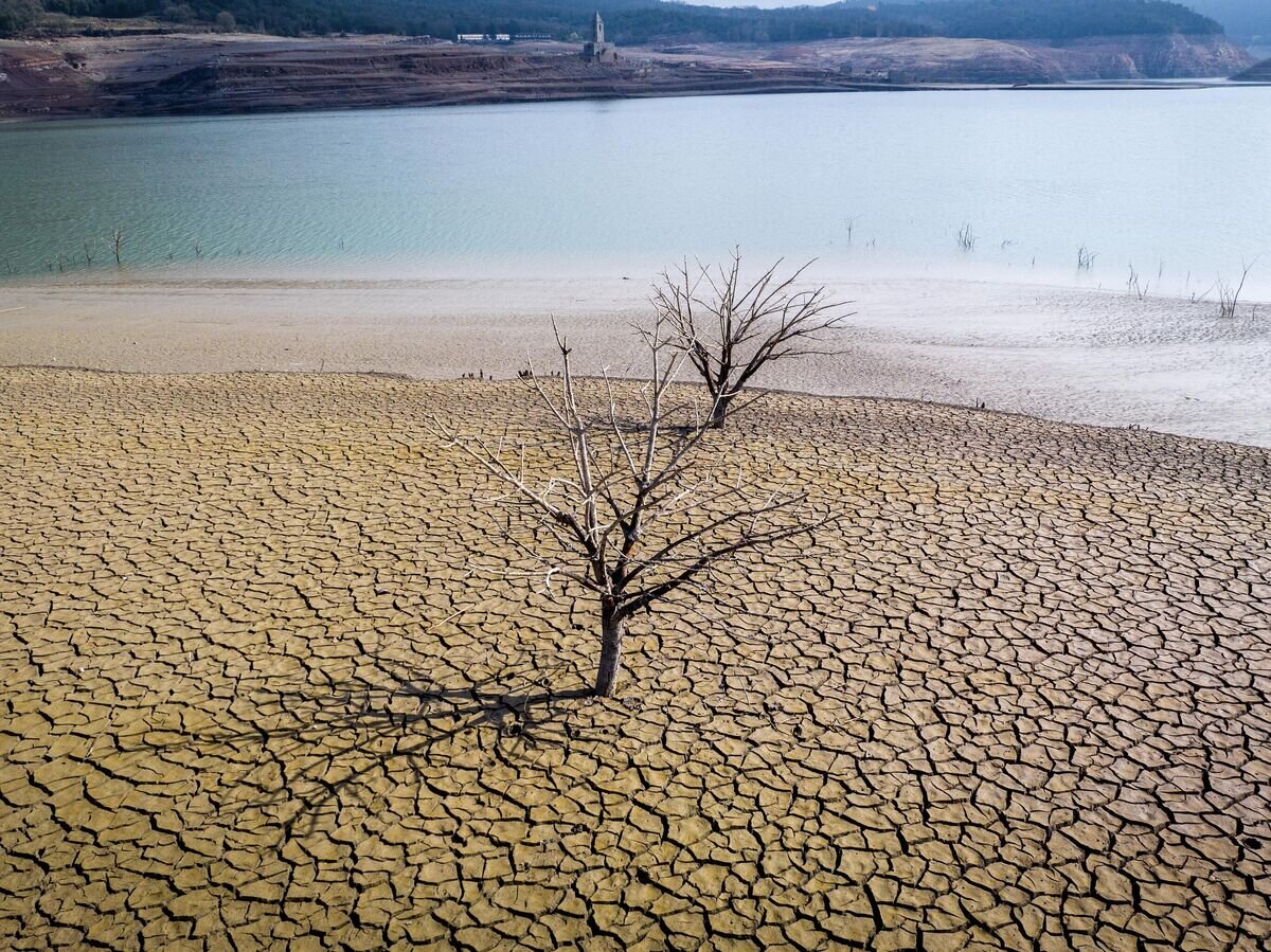 Засохшее водохранилище Сау в Испании © AP Photo / Emilio Morenatti