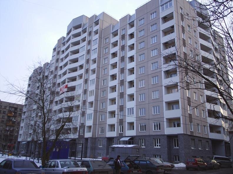 Дома серии "Оптима" строились из панелей производства Гатчинского ДСК и считались довольно качественными