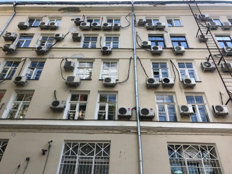    В Пермском Политехе рассказали, почему следует отказаться от кондиционеров, чтобы защитить озоновый слой / © Getty images