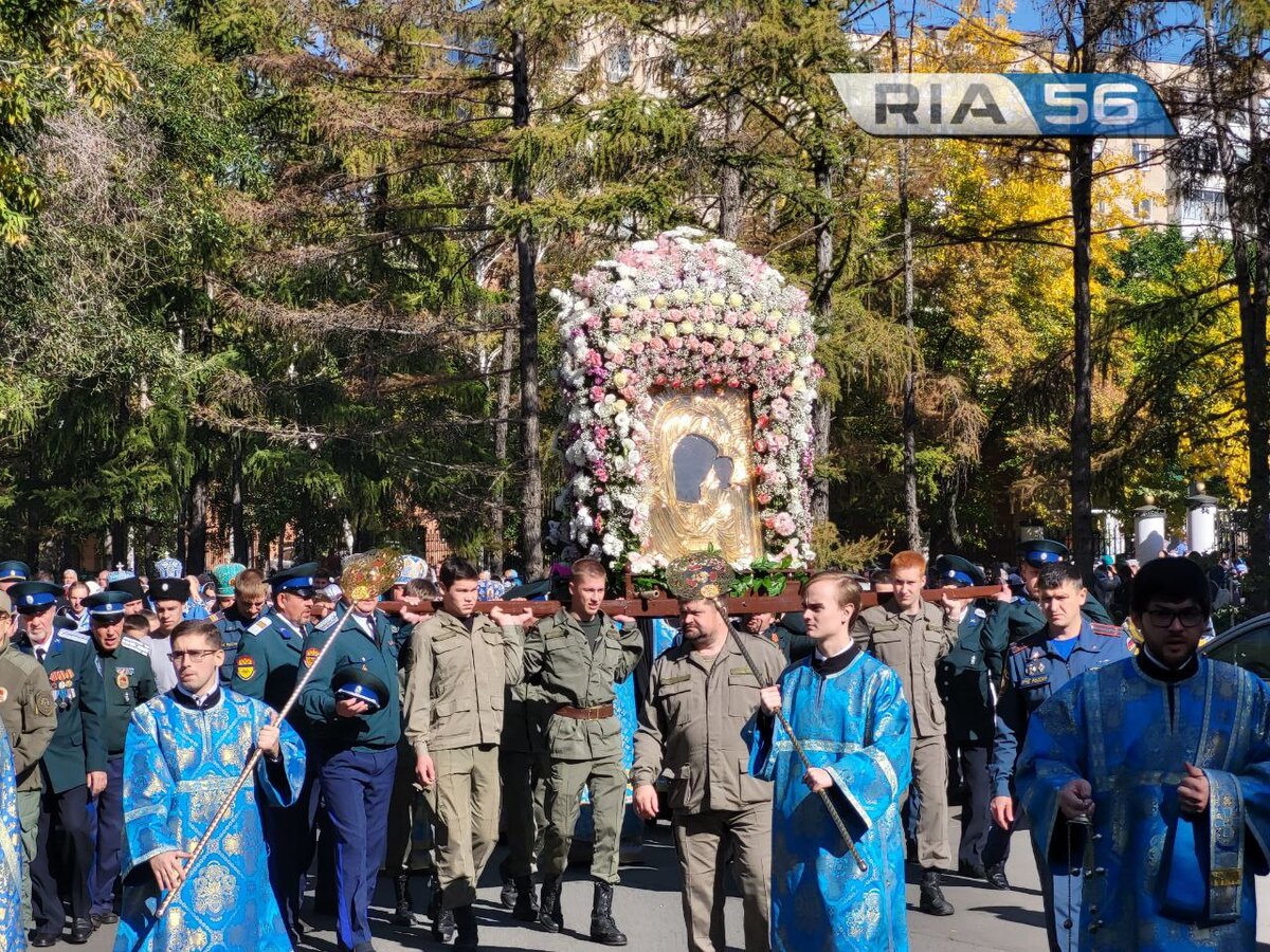  📷    Крестный ход православных проходит по улицам Оренбурга Андрей Севостьянов
