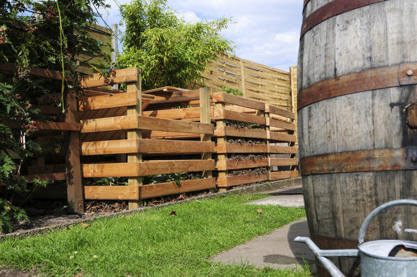 
 Содержимое компостного ящика должно быть защищено от осадков
 