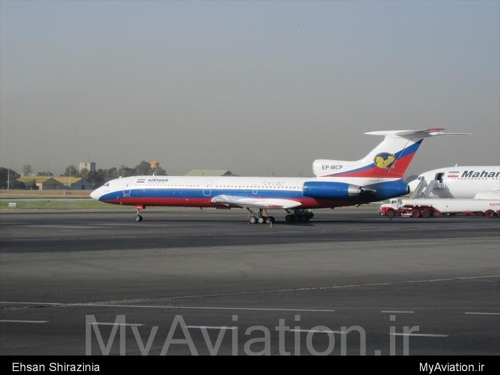 01.Скажу сразу, советские самолеты и в Иране нынче редкость. Мы ни разу не видели "тушек". Их нет в наличии у авиакомпаний, а те что были, давно уже порезаны, или возвращены обратно в страны постсоветского пространства. В аэропорту Тегерана (THR) встречались стоящие в глубоком отстое ИЛ-76, и что-то из семейства АН (было темно, и далеко).

