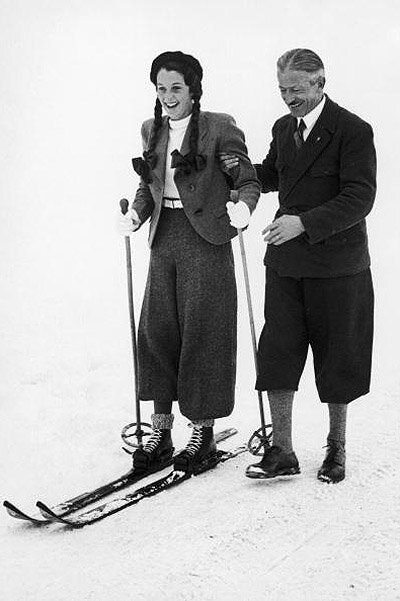 Юная принцесса первый раз встала на лыжи, 1937 год