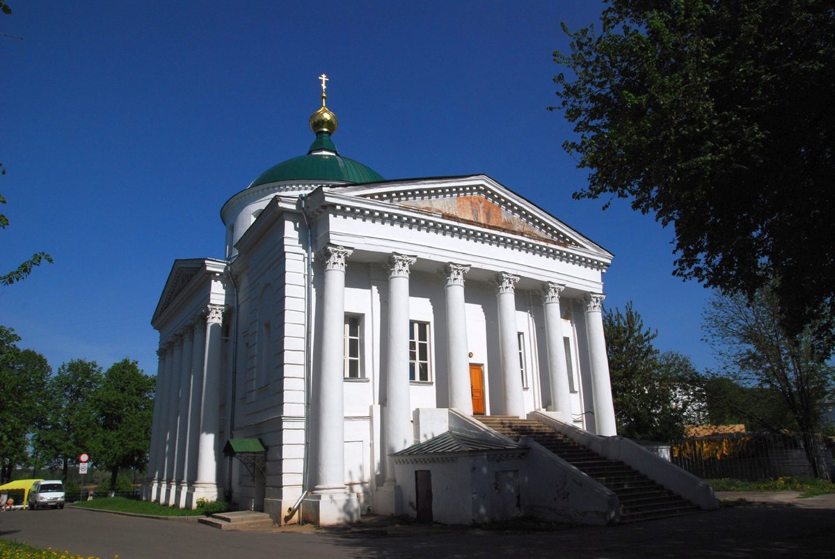 Памятник зодчества 4. Памятники архитектуры Ярославля. Ярославль памятники культуры и архитектуры. Ильинско Тихоновская Церковь в огне. Архитектура достопримечательности Ярославль.