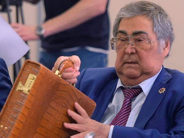  Экс-губернатор Кемеровской областиАман Тулеев 