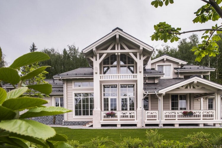 Серый дом из клееного бруса от архитектурного бюро IDEA B&O
Фото http://archidom.ru/content/5364.html