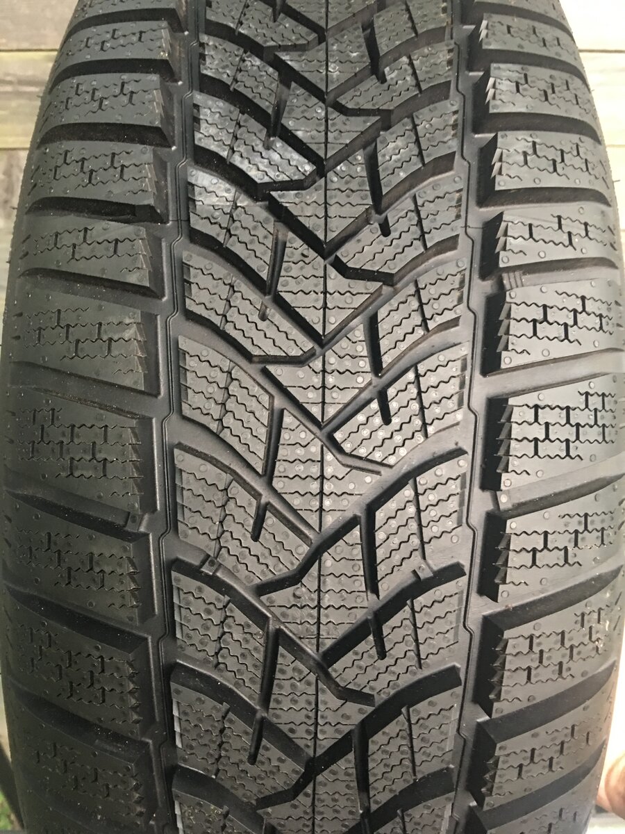 Dunlop SP Winter Sport 5 215/60 R16 95H - протектор