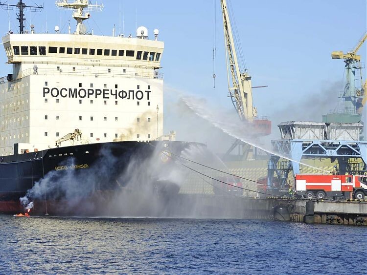 Фото: Сергей Ещенко
В роли «пострадавшего» дизельный ледокол «Капитан Драницын».