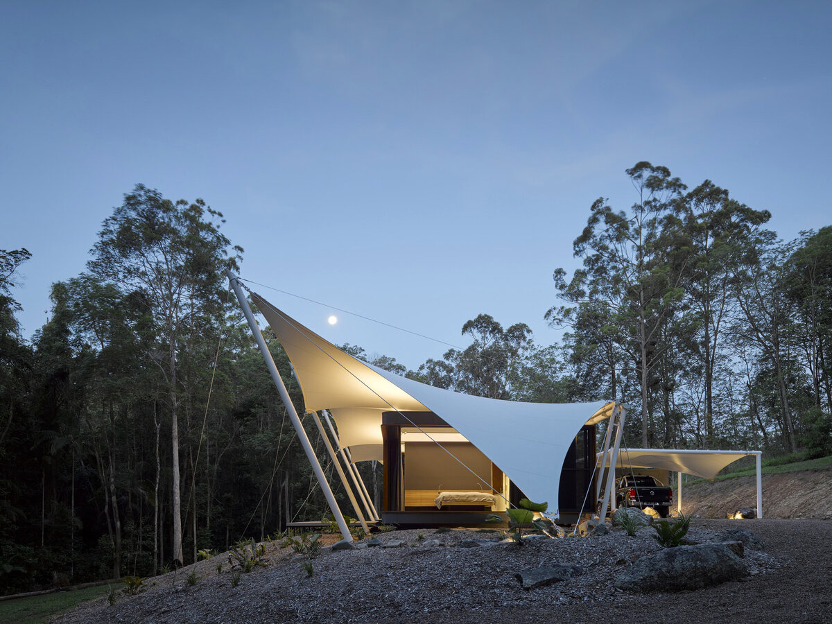 Дом непохожий на другие. Глэмпинг палатка-Хаус. Проект кемпинга. Палаточный дом. Современные палатки домики.