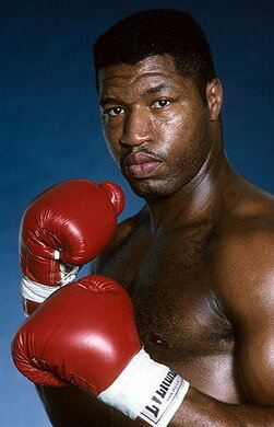 
В 20 лет Рэй со своим отцом объездил всю Европу. Юноша подумал, что, став военным, получит отличную возможность увидеть и весь мир. После двух лет на службе сержант Мерсер впервые надел пару перчаток.
Сначала американец боксировал только на любительском уровне. В профессиональном спорте Рэй Мерсер дебютировал только в 27 лет. Он провел потрясающую карьеру и добился больших успехов в боксе, став одним из самых известных тяжеловесов в истории. 
Фамилию американца вполне можно поставить в один ряд с Майком Тайсоном, Ленноксом Льюисом, братьями Кличко.


Рокки Марчиано. Легендарный боксер начал заниматься боксом в 24 года. Американский боксёр-профессионал, чемпион мира в тяжелом весе (9/23/1952-11/30/1956). Единственный боксер тяжеловес с титулом, ни разу не потерпевший поражение на профессиональном ринге в 49 проведенных боях.

